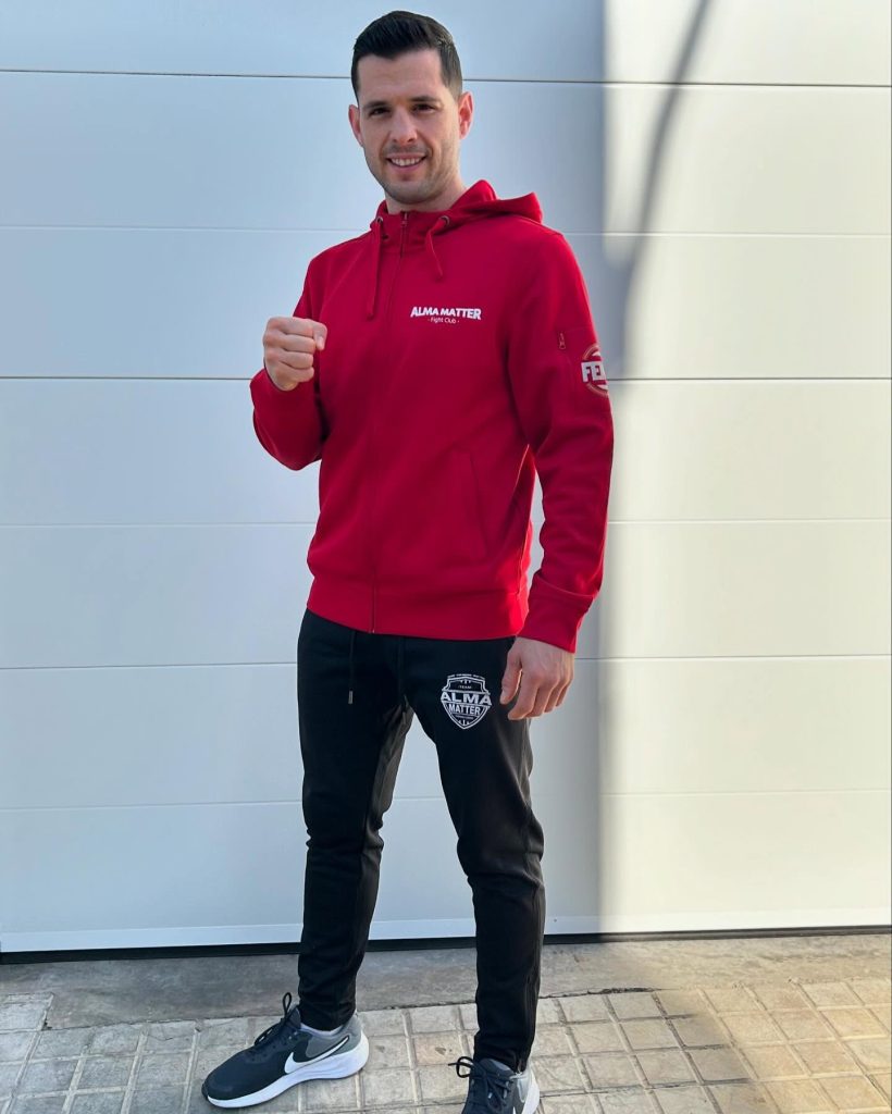 a6ee8c1b98099d34ed15c85e1238634202bee473